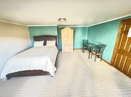 Spacious 2 Bedroom Lakeview Retreat with Private Comfort & Free Parking，位于Watchung的酒店