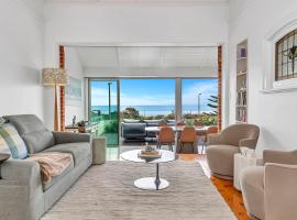 Birdy Beach House - An Idyllic Oceanfront Lifestyle，位于Grange的酒店