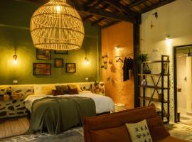 Peaceful rustic cabin steps from town，位于杰里科的酒店