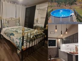 Currawong Cabin，位于Curra的酒店