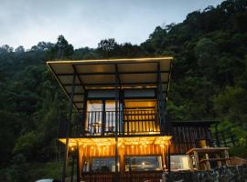 Refined cabin, panoramic views, steps from Jericó，位于杰里科的酒店