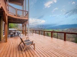 Silver Spoon by AvantStay Hot Tub Views Billiards Group Retreat，位于Leicester的酒店