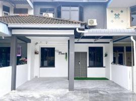 2 Storey Stylish Comfort Retreat ````AlmaImpianRia，位于大山脚的酒店