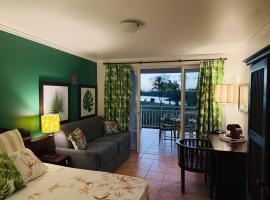 Studio 4 personnes piscine - Vue mer rocher du diamant，位于圣吕斯的酒店