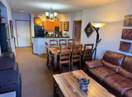 Ski-In Ski-Out Condo at Zephyr Mountain Lodge 1518，位于冬季公园的酒店