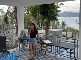 Overlooking Taal Lake and Nature Vibe Staycation，位于Kinalaglagan的酒店