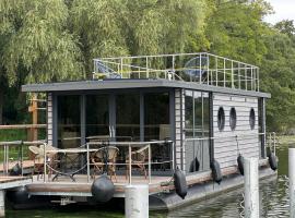 Hausboot Jette，位于哈弗尔河畔勃兰登堡的酒店