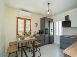 Charming House with Jaccuzi,Terrace,Lounge Area