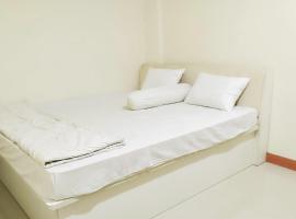 RedDoorz at Wisma Nadin 2 Bintan Utara，位于Tanjunguban的酒店