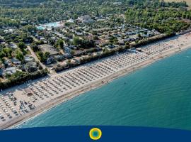 Club del Sole Vigna sul Mar Family Camping Village，位于利多波波萨的度假园