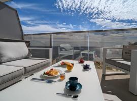SUNSET CLIFFS sea & art，位于贝尼多姆的酒店