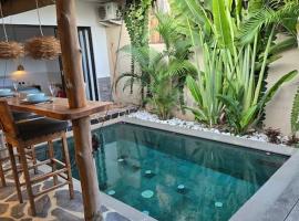 Villa crush of heart with swimming pool，位于乌玛拉斯的酒店