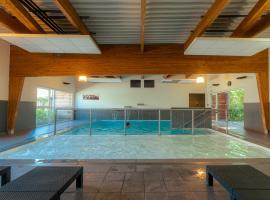 莱斯李维斯德拉费奇公寓 - 科尔马西，位于安热尔桑的酒店