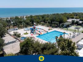 Club del Sole Stork Family Collection，位于朱利亚诺瓦的酒店