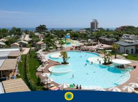 Club del Sole Romagna Family Village Riccione，位于里乔内的度假园