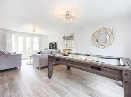 Contractors , Leisure Stays, Sleeps 12 with Pool Table , Air Hockey, PS4 & Games Room