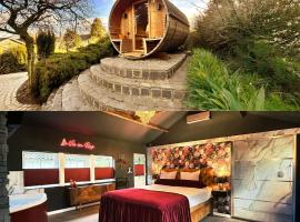 Wellness Tuin - Luxe Wellness Suite met Jacuzzi en Openhaard in Romantische stijl，位于霍斯特的山林小屋