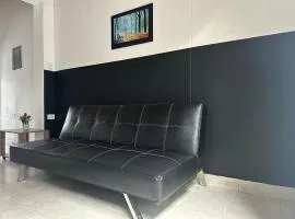 Casa Tradicional Remodelada en Envigado con Patio
