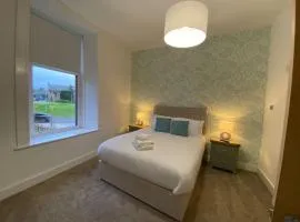 1 Smithhills Sleeps 5 Central and Spacious