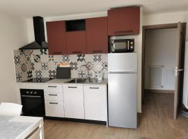 Casa vacanze Angeli Custodi，位于巴塞尔加·迪·皮纳的酒店