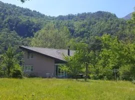 casa ad Avegno con 1500mq di giardino