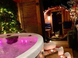 Romantisch Wellness Appartement met privé Hottub Sauna Gamesroom，位于Den Ham的酒店
