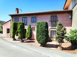 Espaciosa casa rural reformada junto al mar