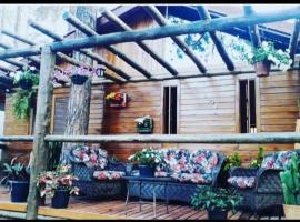 Chalé 1101 - Camping Carrion em Itu Em frente ao lago - Taxa de entrada do Camping não inclusa，位于伊图的酒店