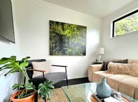 Karamu- Spacious, quiet, and close to amenities