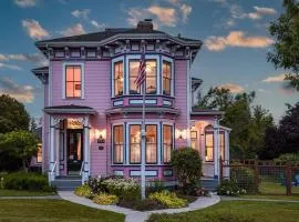 Historic Coupeville 6BR 5BA near Waterfront & Wharf