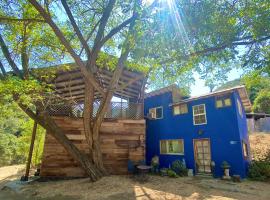 Topanga Panoramic View Loft with Trails & Creeks，位于Topanga的酒店