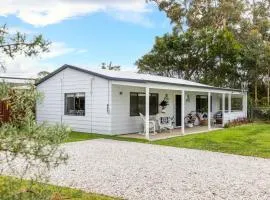 Callala Bay Gem - Pet Friendly with Spa & EV Charger