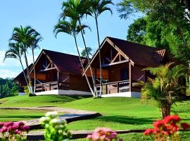 Recanto das Águas - Chalés no meio da Mata Atlântica，位于埃尔多拉多的酒店