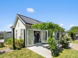 Provence on Cologne - Martinborough Holiday Home