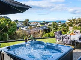 Two Palms - Waihi Beach Holiday Apartment，位于芒奥努伊的酒店