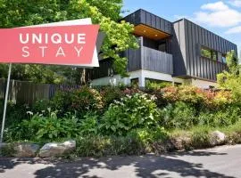 Lucent Art House - 4BR Unique Stay