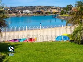 Lake Front - Tropical Retreat at Encounter Bay!