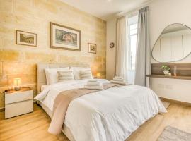 Exclusive Seafront Townhouse Sliema, Valletta view，位于斯利马的酒店