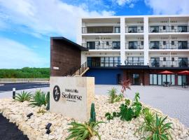 Hotel & Villa Seahorse MIYAKOJIMA，位于宫古岛的酒店