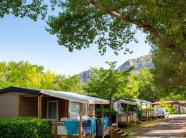 Camping Le Saint Clair，位于穆斯捷-圣玛丽的露营地