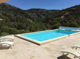 pretty gite with pool in cavaillon, beautiful view on the luberon mountains, 4 people.