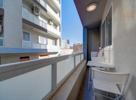 Modern 3BR home with Balcony in Central Msida by 360 Estates，位于Msieraħ的酒店