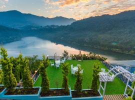 The Lake Ambience Resort，位于比姆塔尔的酒店