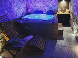 SPA ROOM SICILIA - Intera casa con spa privata Jacuzzi Sauna Bagno di Vapore ad uso illimitato，位于罗索利尼的酒店