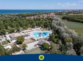 Club del Sole Adriano Family Camping Village，位于蓬他码头的度假园