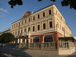 Duna Wellness Hotel，位于包姚的酒店