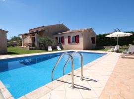 pretty detached villa with private swimming pool, in Aureille, in the alpilles - 8 people，位于Aureille的酒店