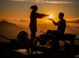Mount Batur Sunrise & Sunset Jeep Tour in Bali，位于Baturaja的酒店