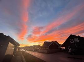 Stort familiehus med utsikt i vinterbyen Tromsø，位于Kvaløya的酒店