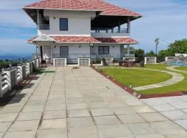 Plachoos Gardens - A luxury serviced villa in Kuttikkanam, Peermede